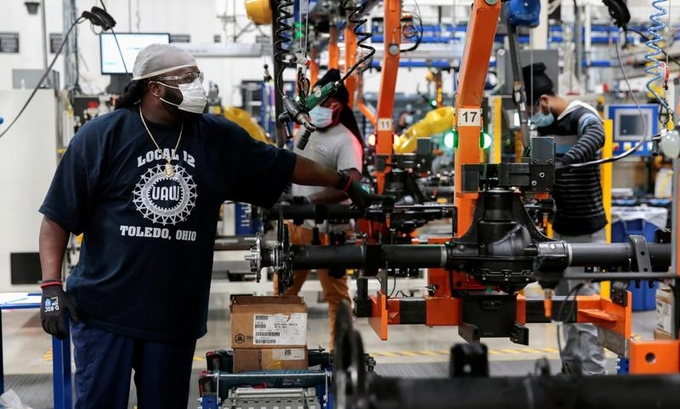 Nhà máy Mỹ 'đỏ mắt' tìm công nhân