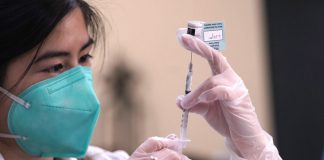 Người Việt ở Mỹ tiêm vaccine thế nào