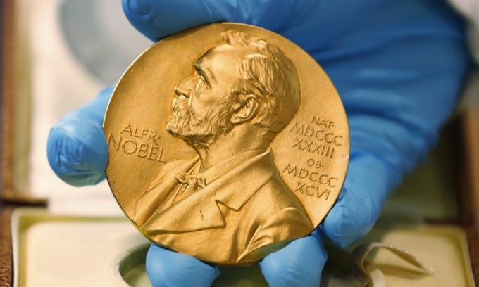 Lý do Mỹ thống trị giải Nobel