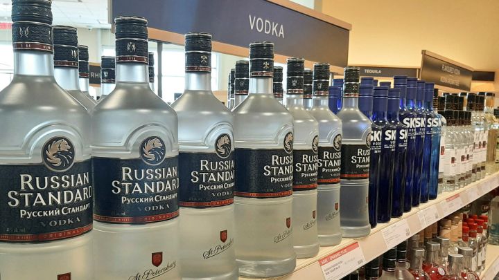 Rượu Vodka Nga bị vạ lây ở các cửa hàng Mỹ và cửa hàng Canada