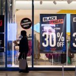 Người tiêu dùng Mỹ lập kỷ lục mua sắm dịp Black Friday