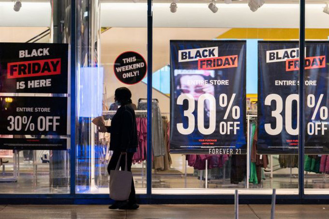 Người tiêu dùng Mỹ lập kỷ lục mua sắm dịp Black Friday